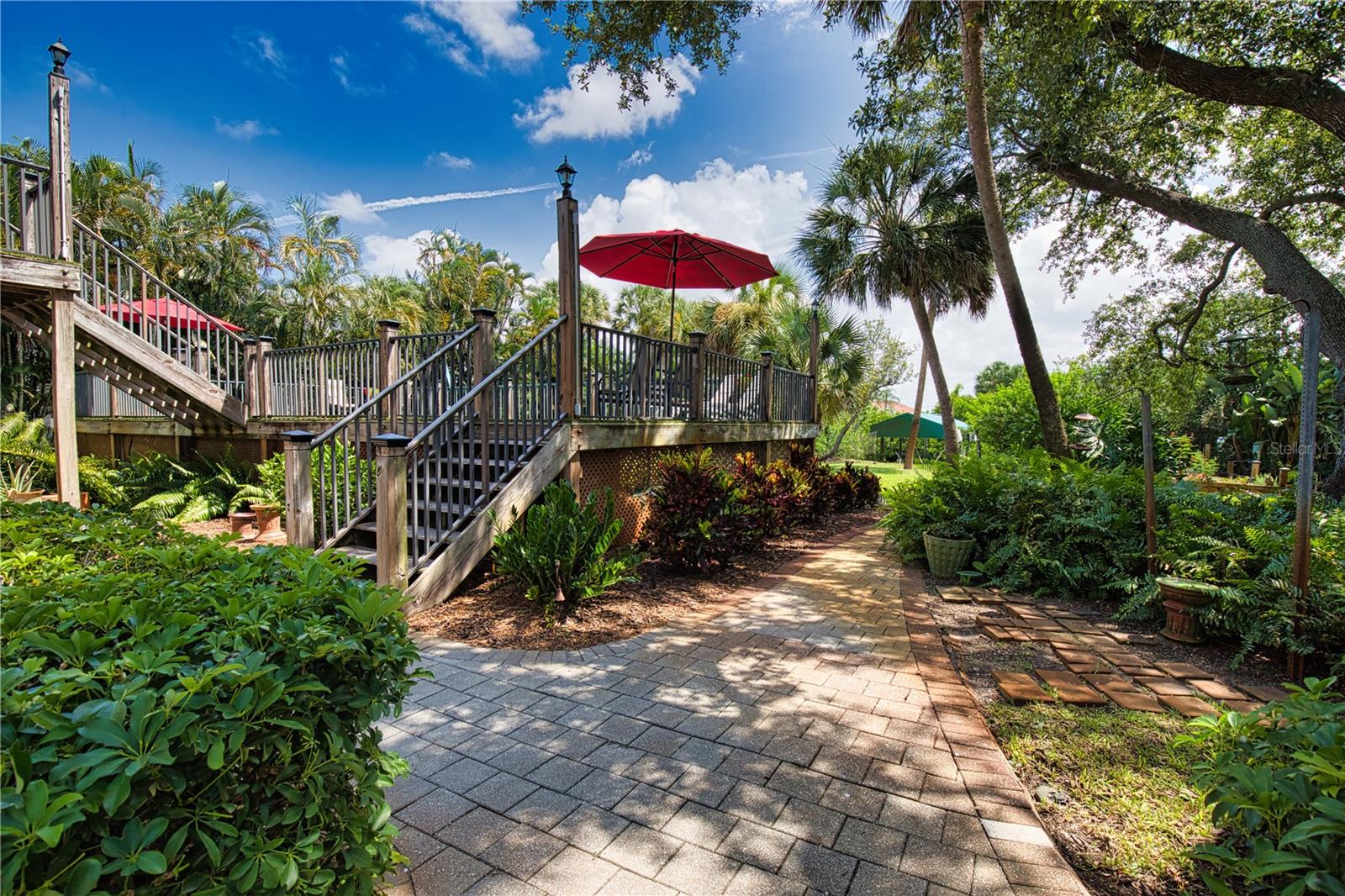 10110 CREEKSIDE DR