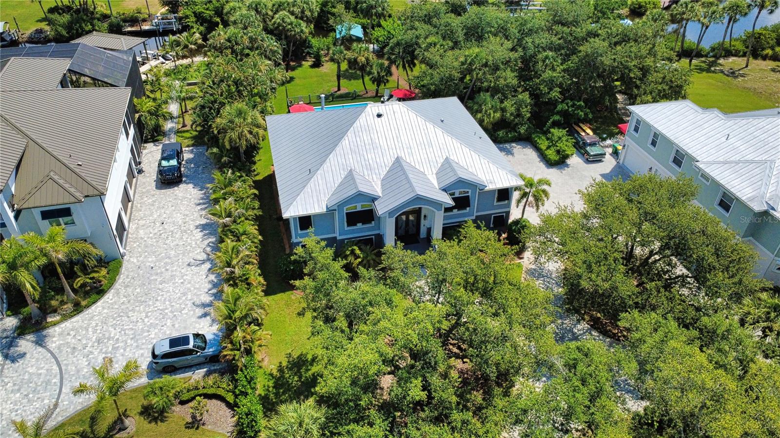 10110 CREEKSIDE DR