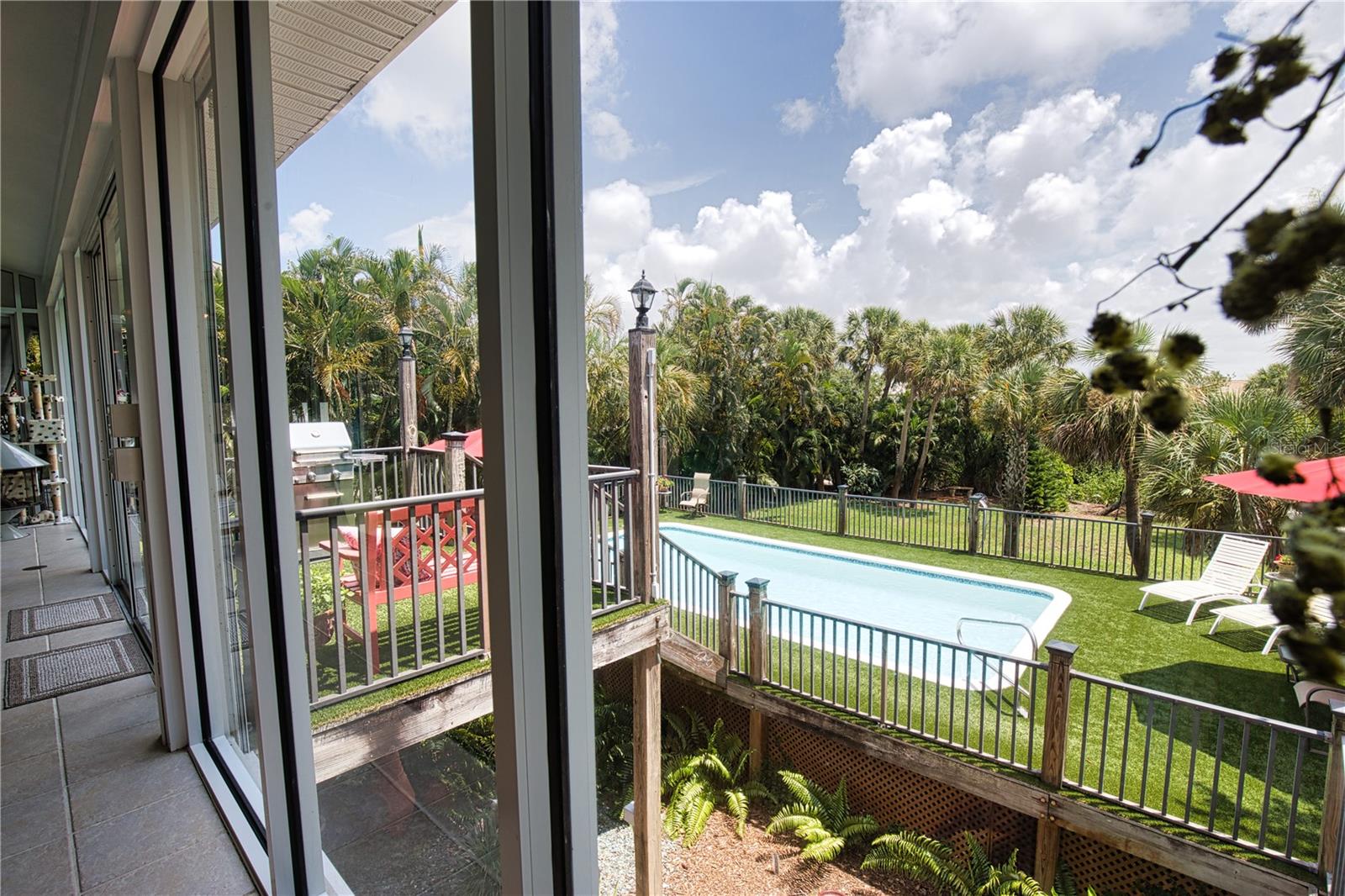 10110 CREEKSIDE DR