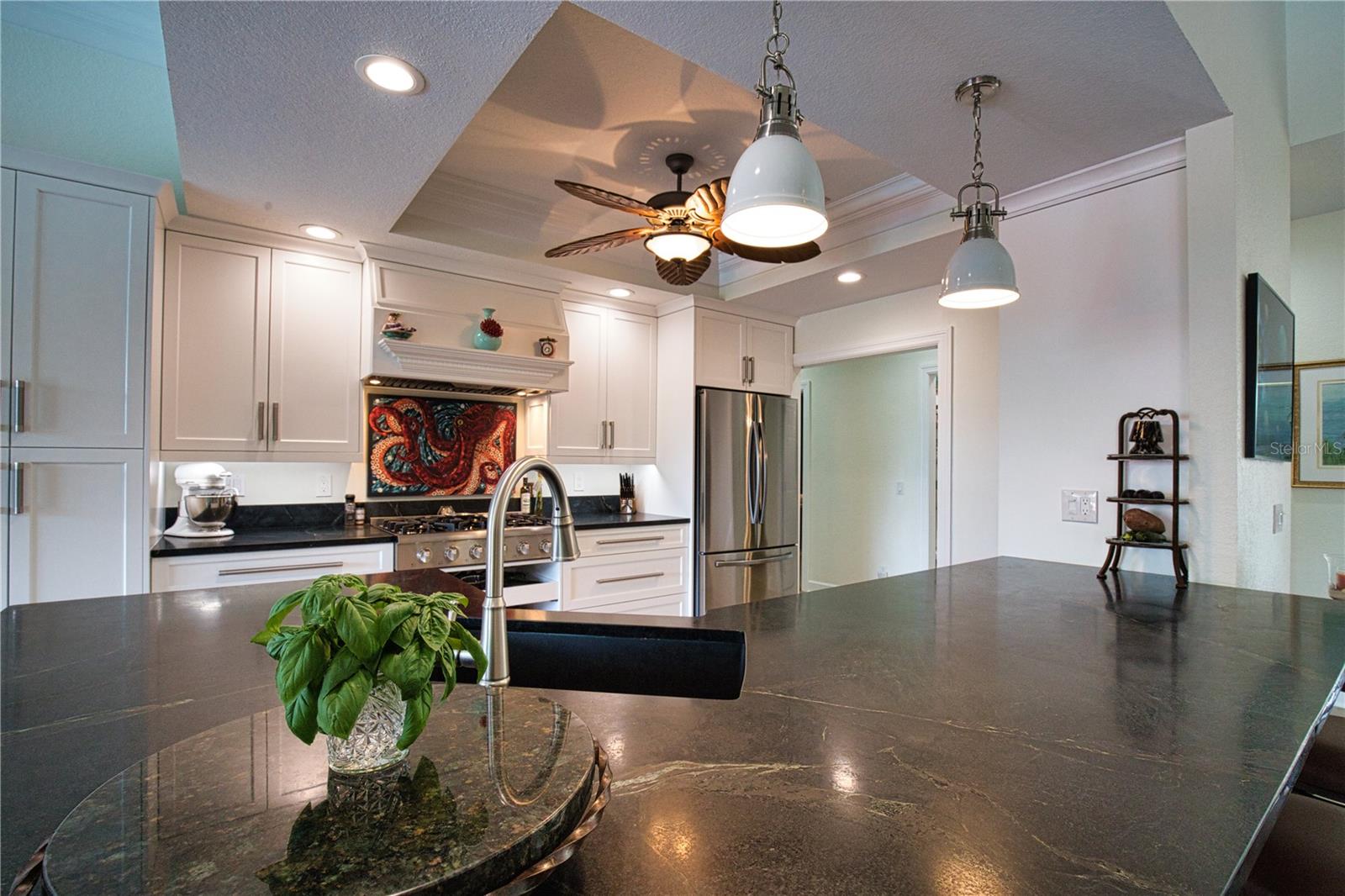 10110 CREEKSIDE DR