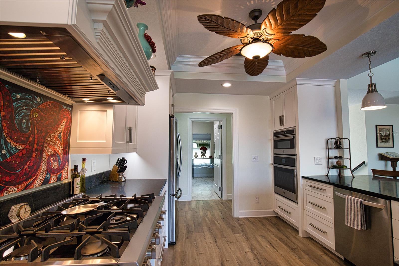 10110 CREEKSIDE DR