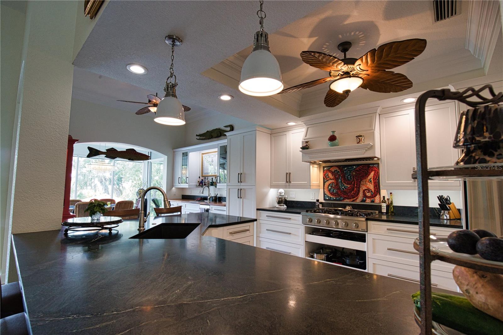 10110 CREEKSIDE DR