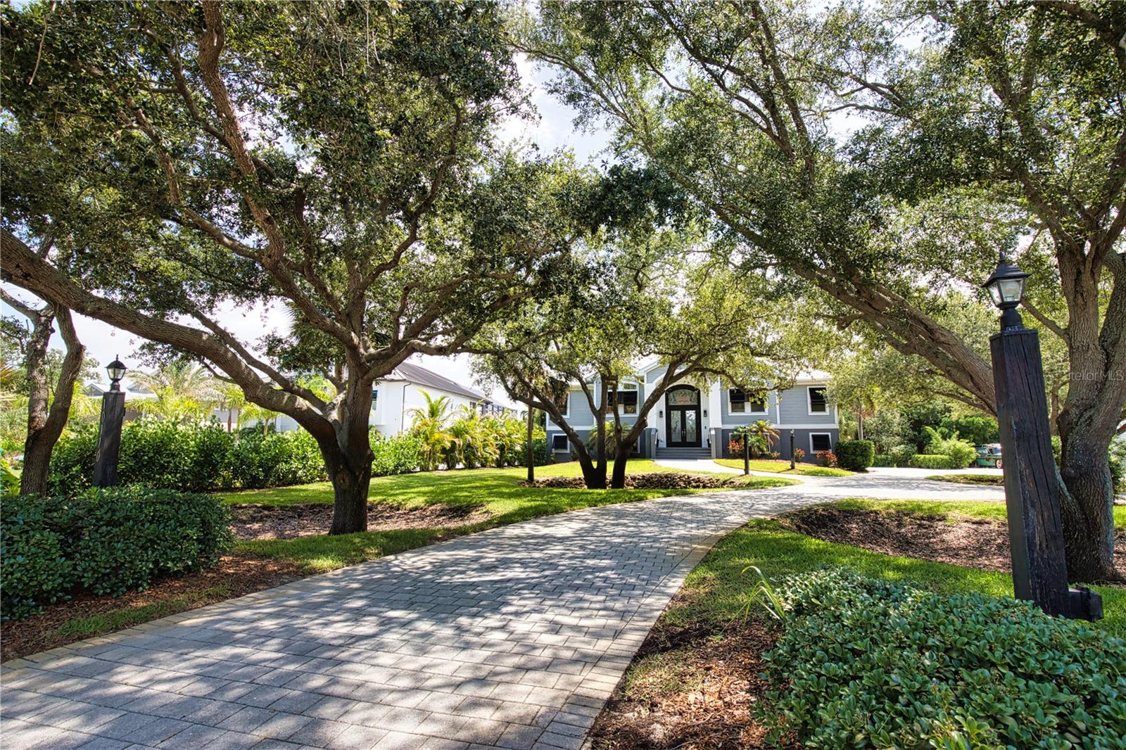 10110 CREEKSIDE DR