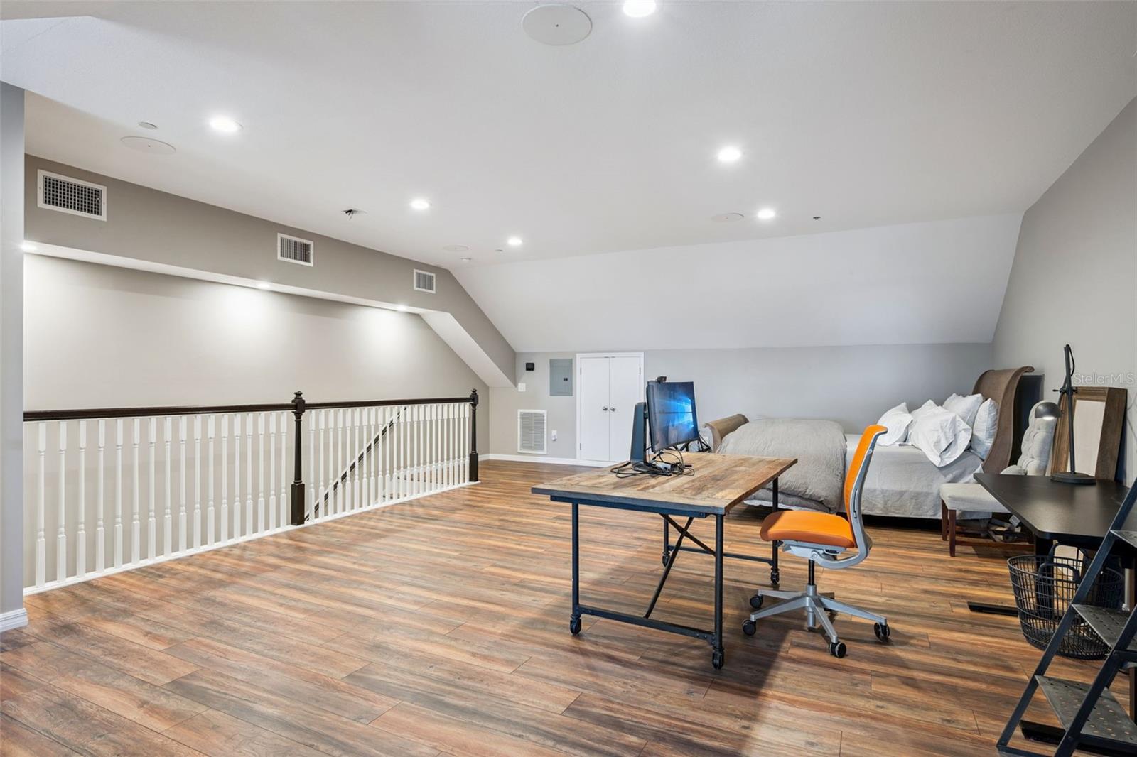 323 CELEBRATION BLVD