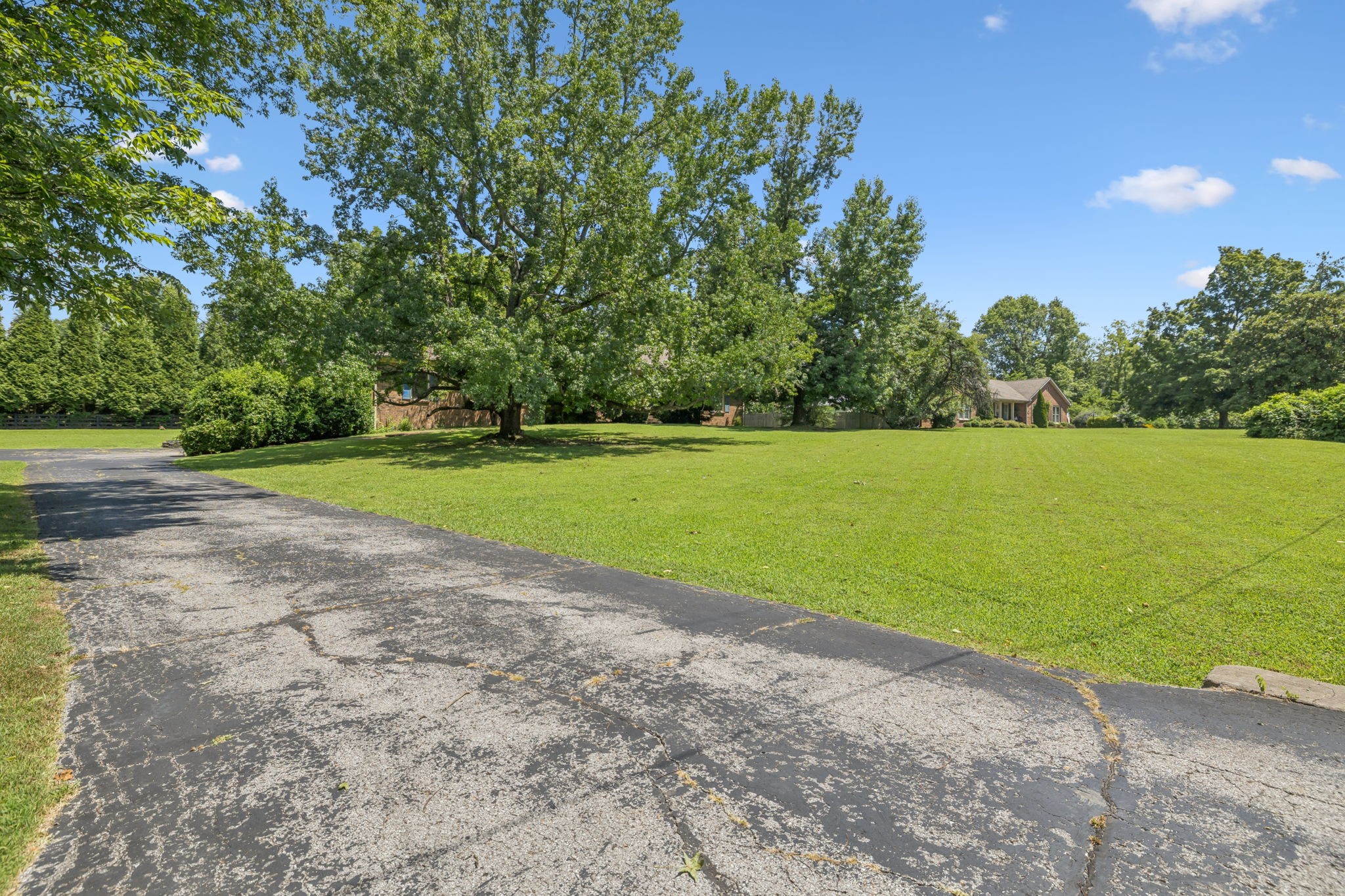 1214 Hunters Trail Dr