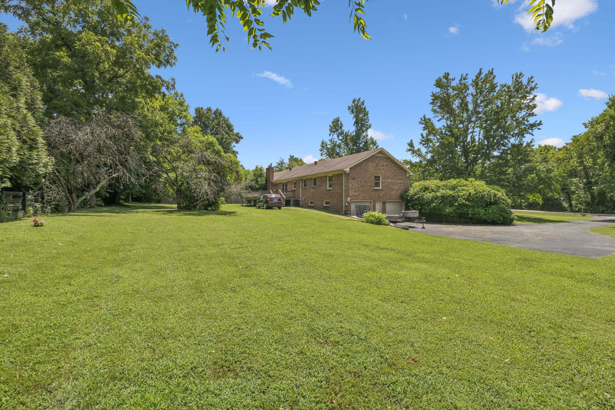 1214 Hunters Trail Dr