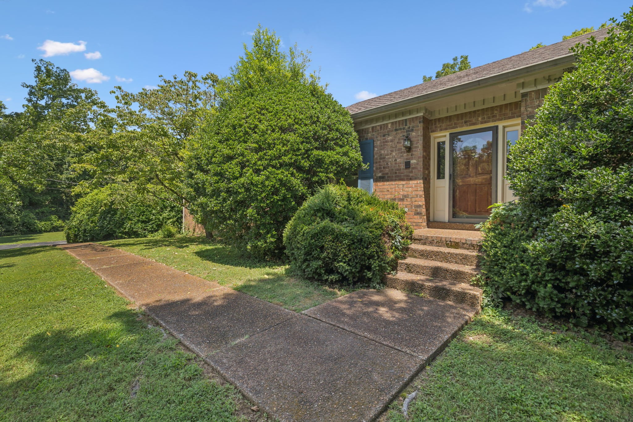 1214 Hunters Trail Dr