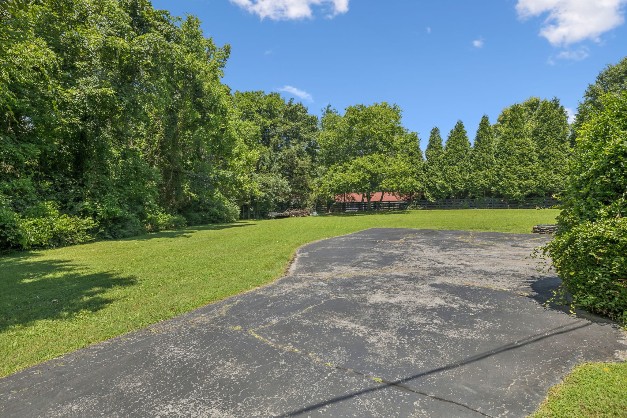 1214 Hunters Trail Dr