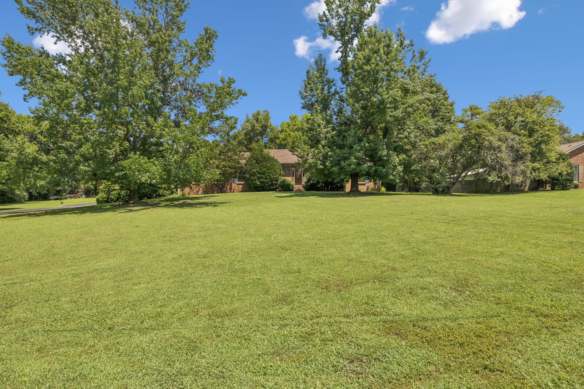 1214 Hunters Trail Dr