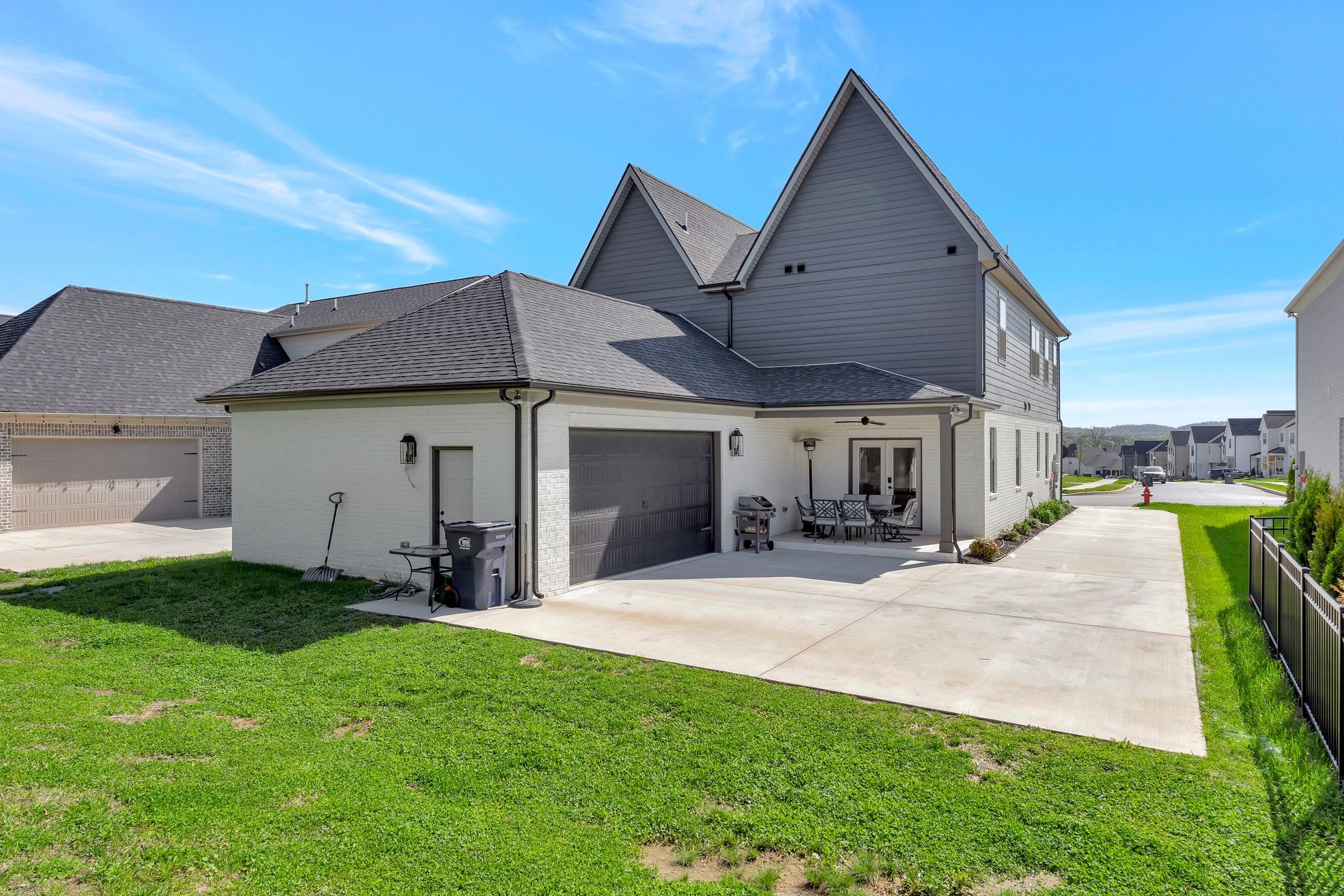 3270 Sassafras Ln