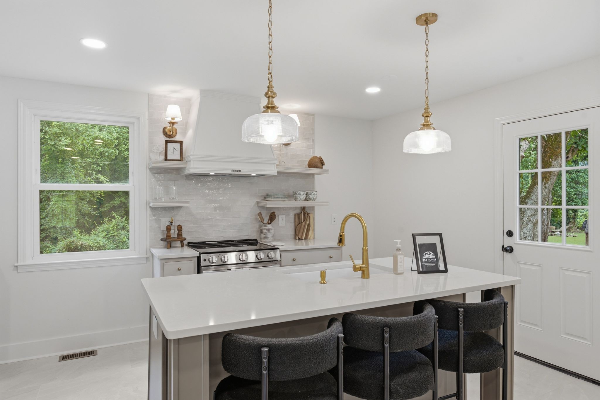 107 Rainbow Cir