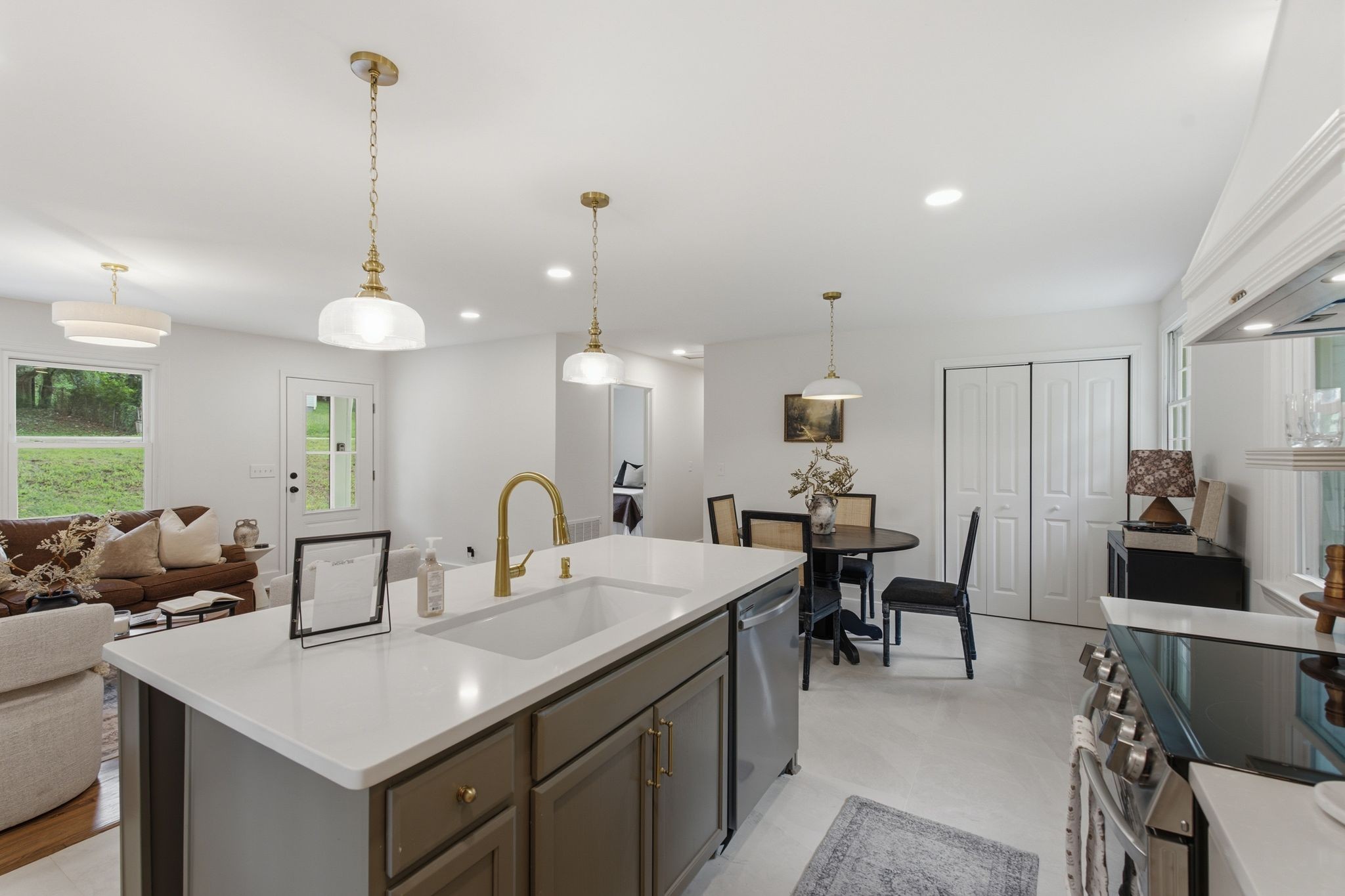 107 Rainbow Cir