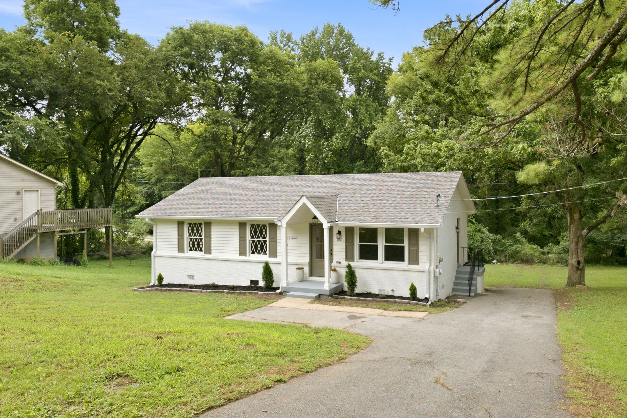 107 Rainbow Cir