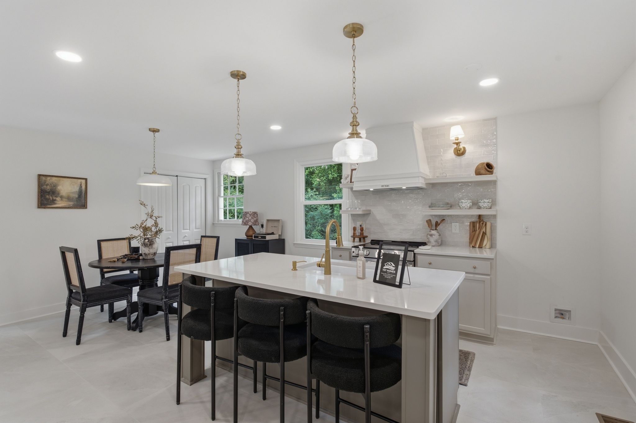 107 Rainbow Cir