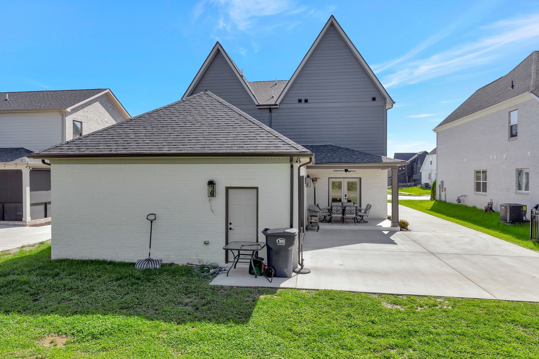 3270 Sassafras Ln