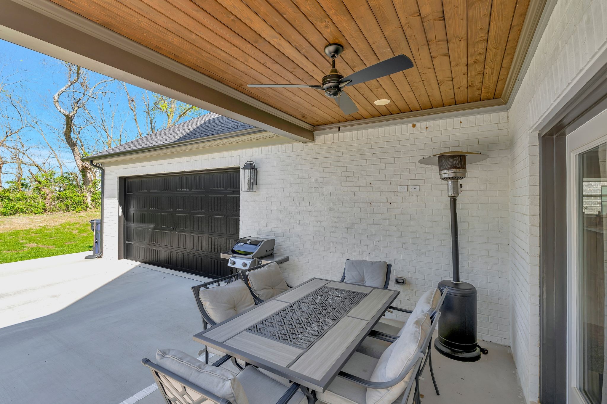 3270 Sassafras Ln