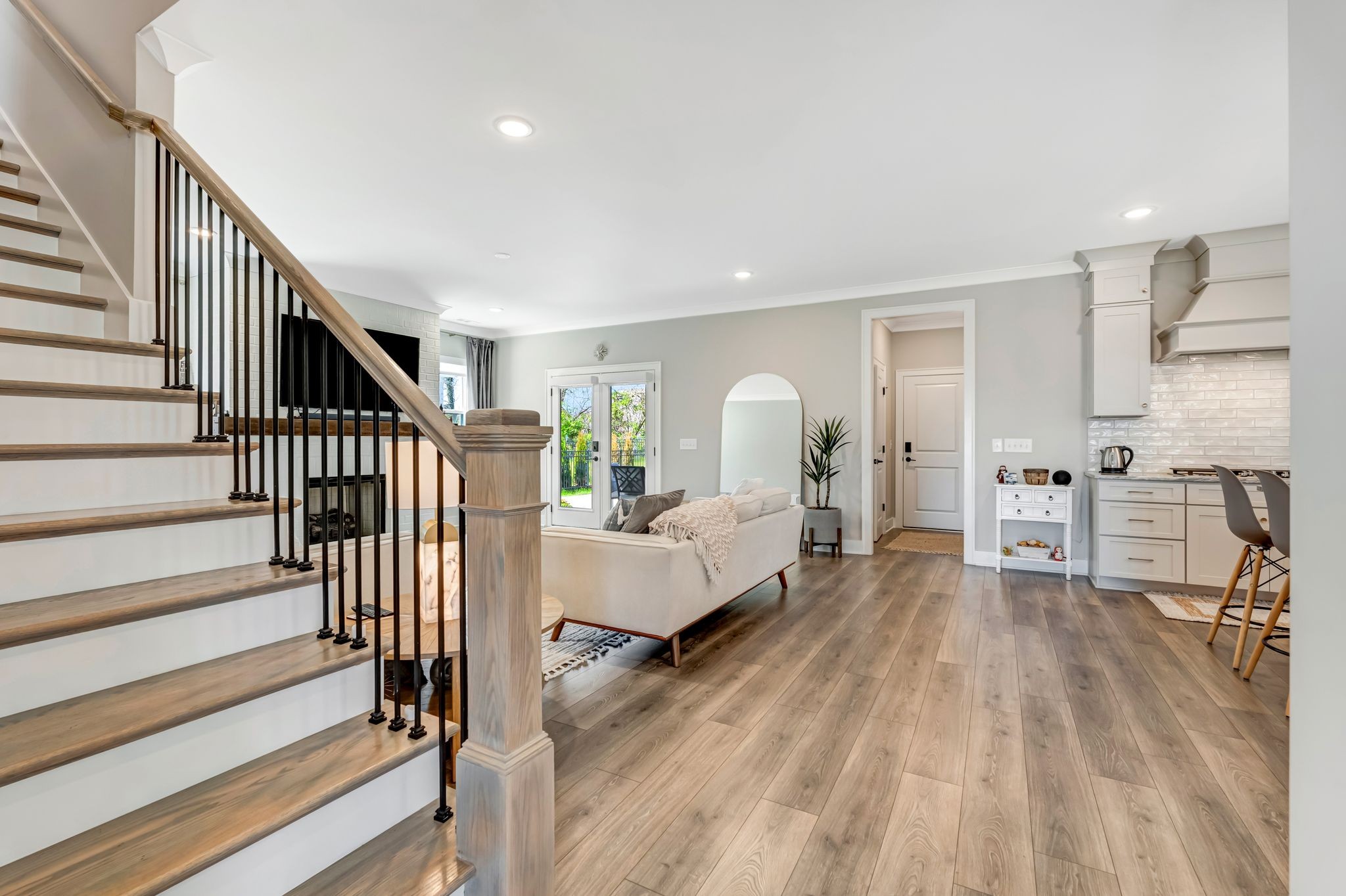 3270 Sassafras Ln