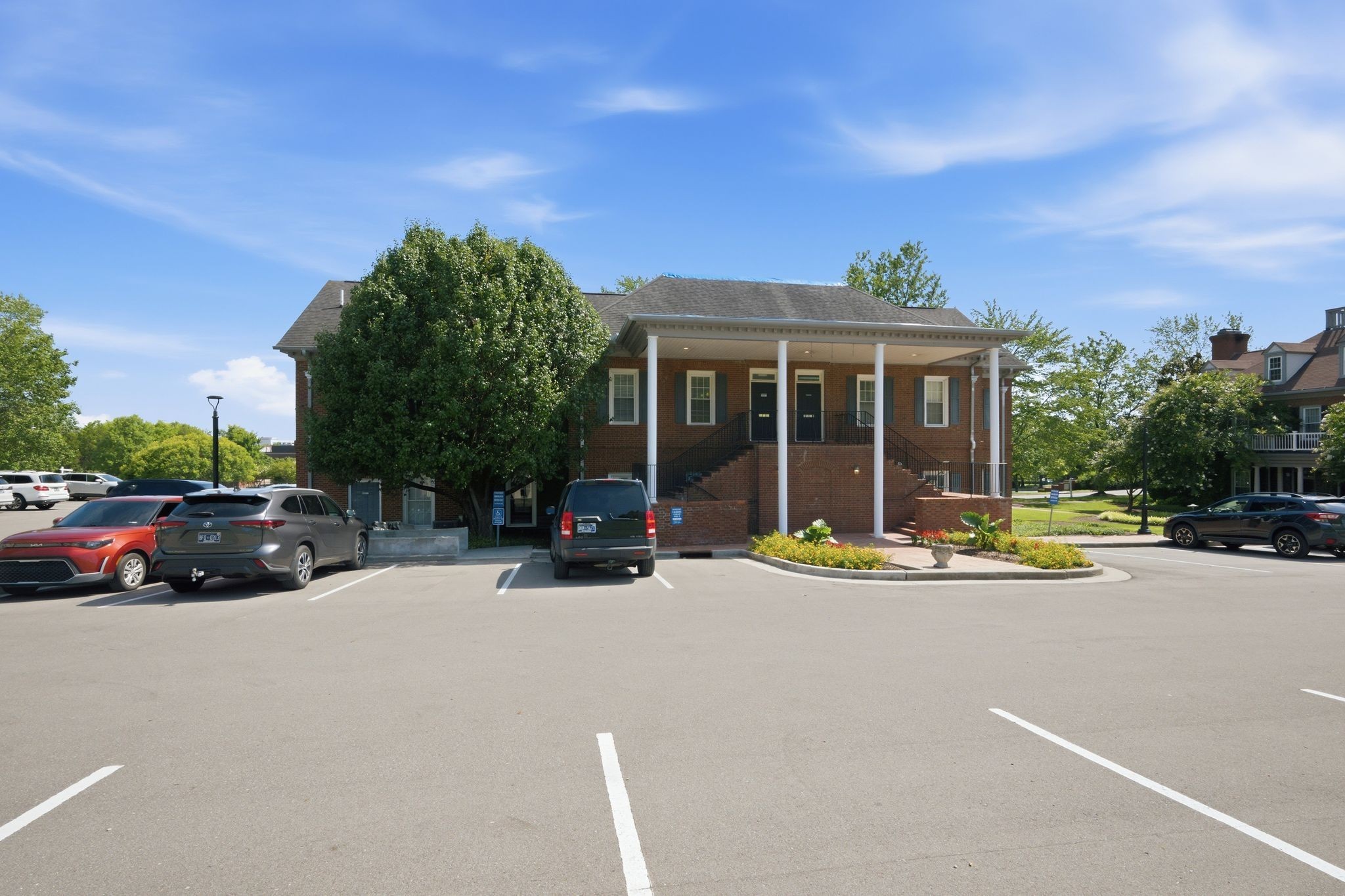 5046 Thoroughbred Ln