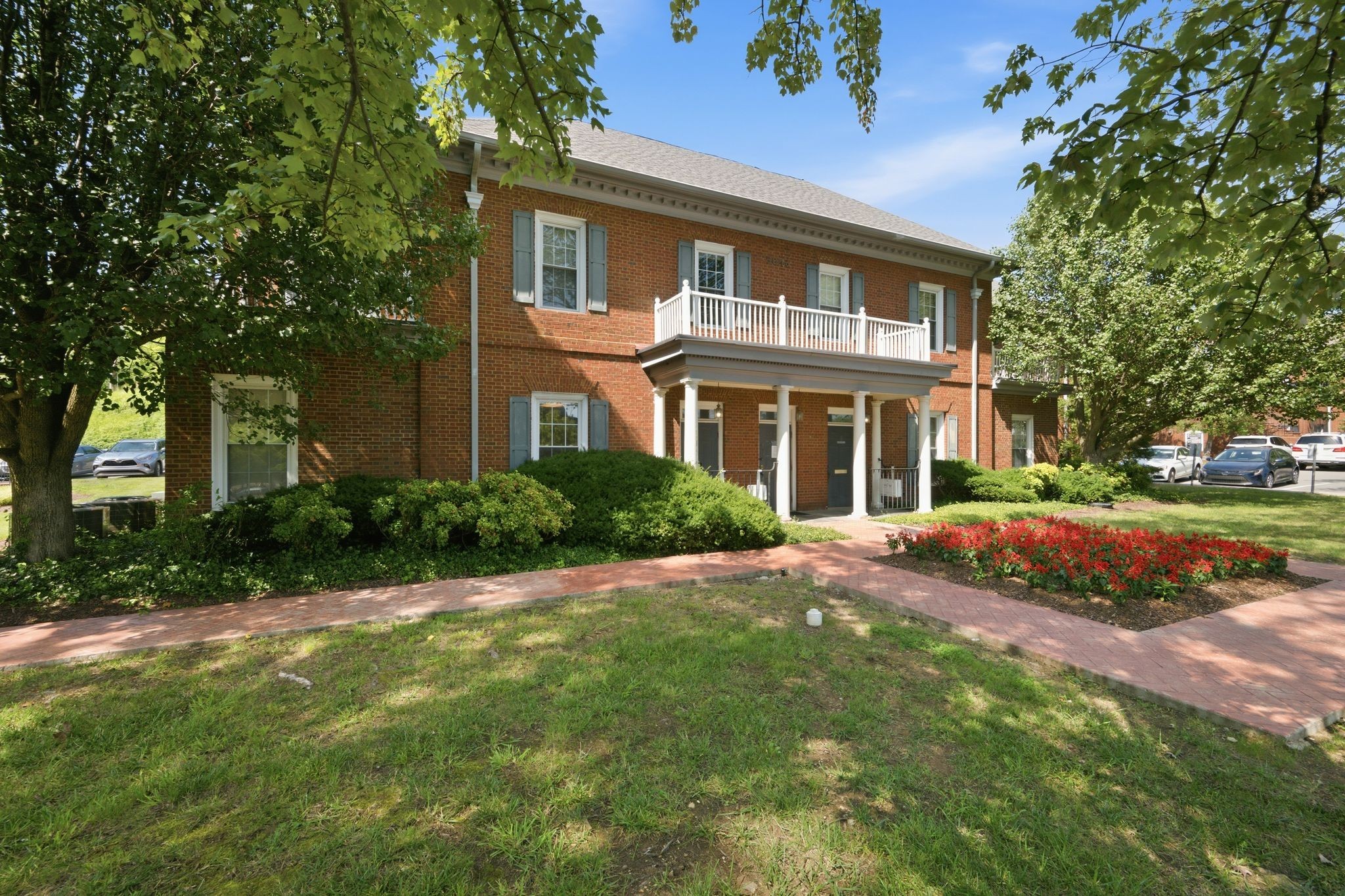 5046 Thoroughbred Ln