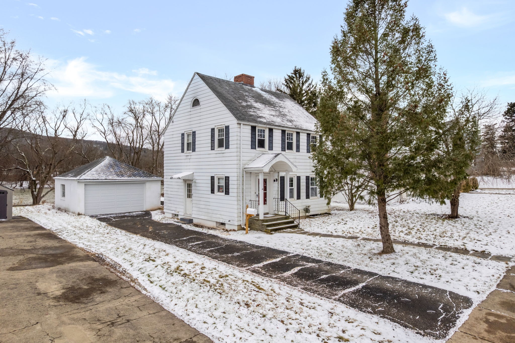 2104 Riverview Drive