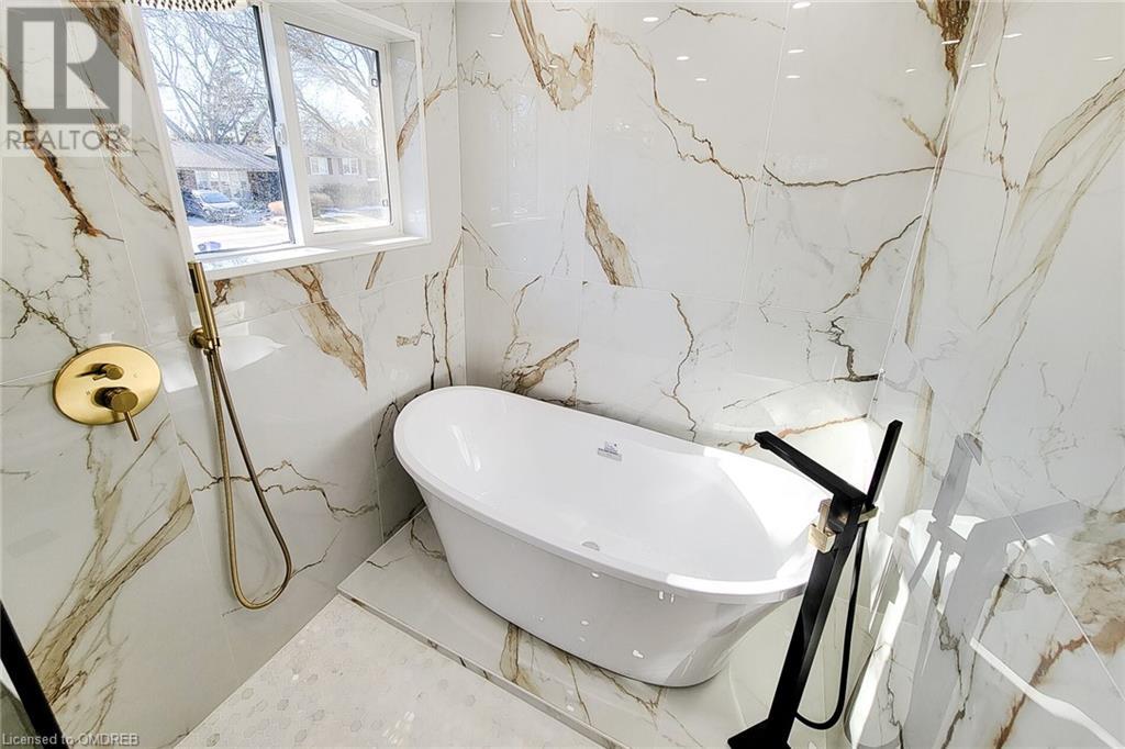 602 JENNIFER Crescent