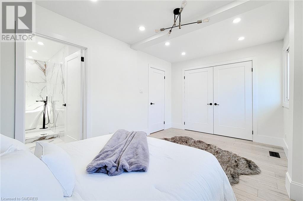 602 JENNIFER Crescent