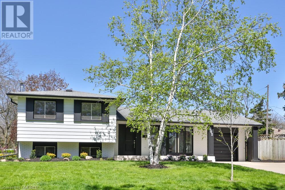 602 JENNIFER Crescent