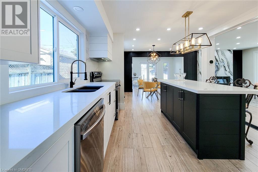 602 JENNIFER Crescent