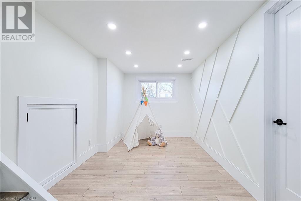 602 JENNIFER Crescent