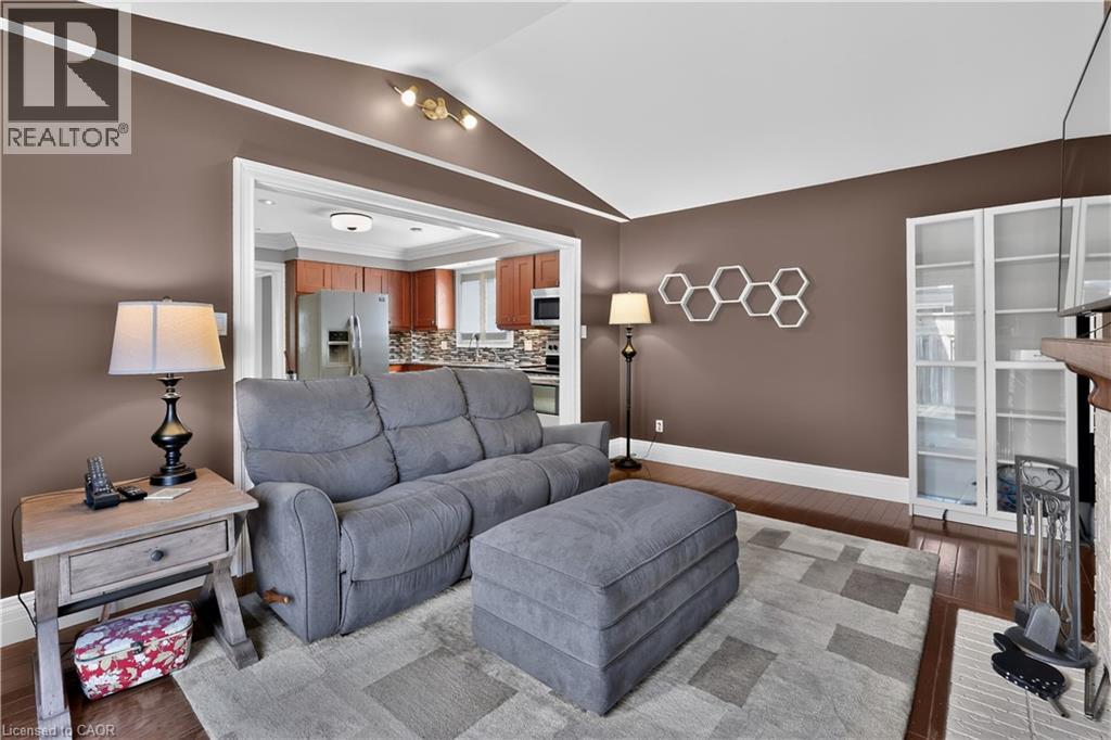 2102 SALMA Crescent