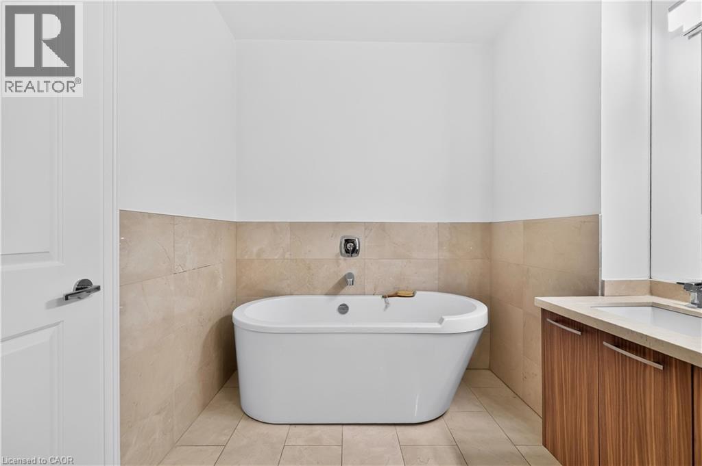 11 BRONTE Road Unit# 808