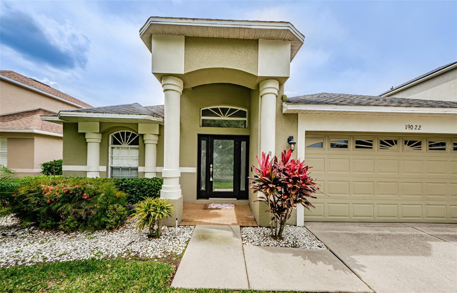 19022 FISHERMANS BEND DR