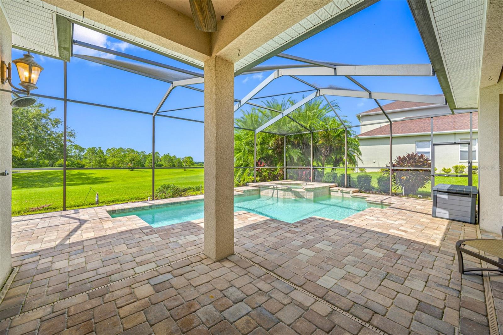 13039 THOROUGHBRED DR