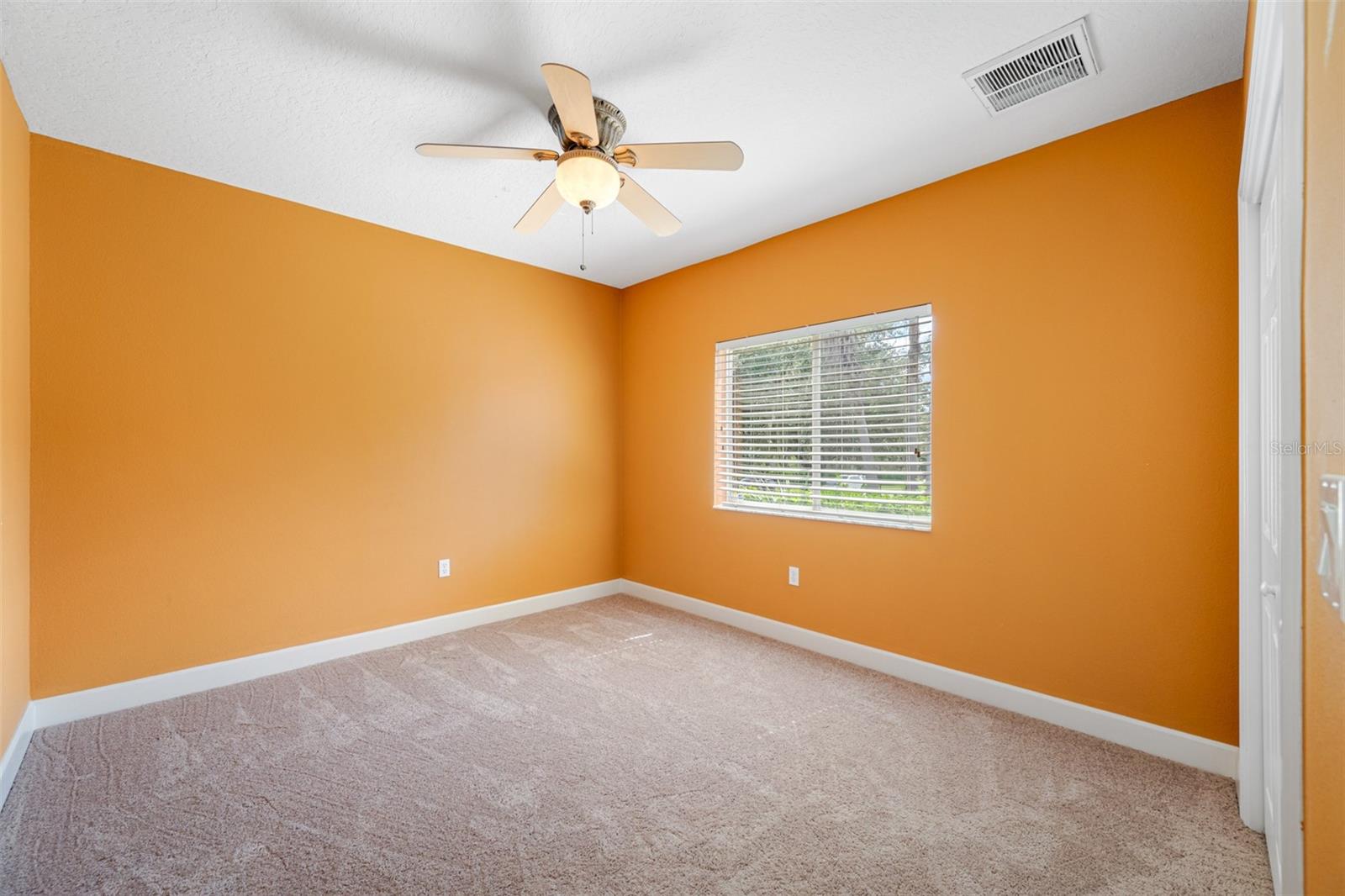 13039 THOROUGHBRED DR