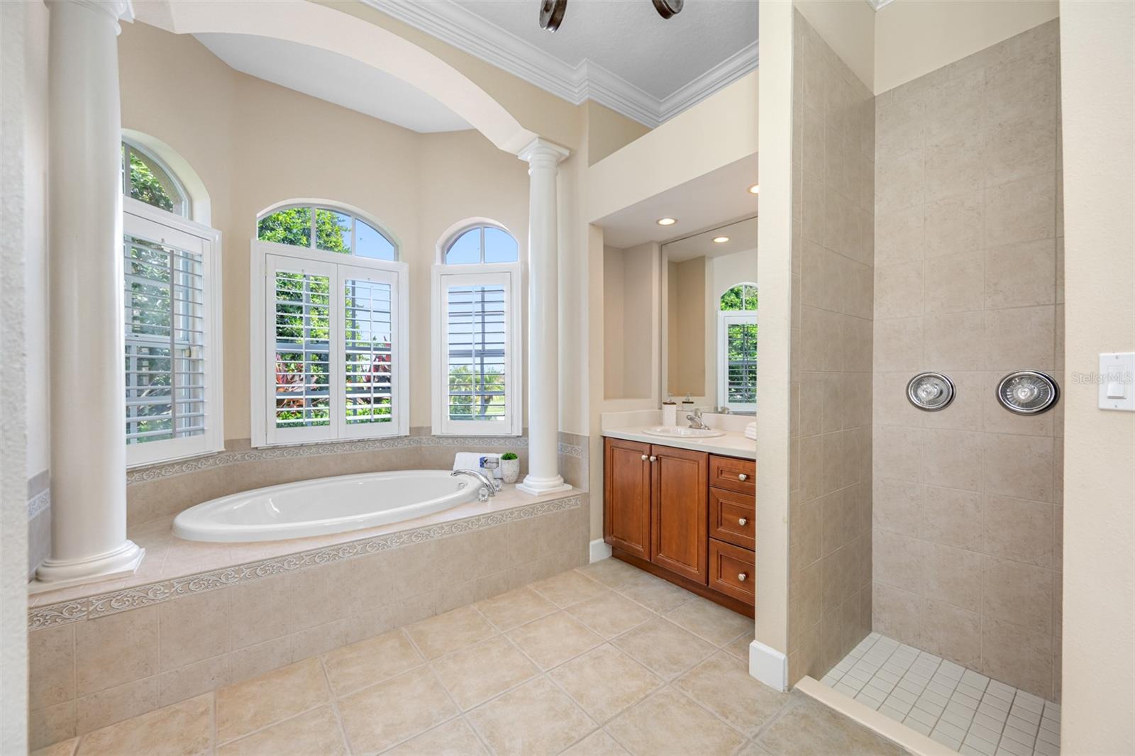 13039 THOROUGHBRED DR