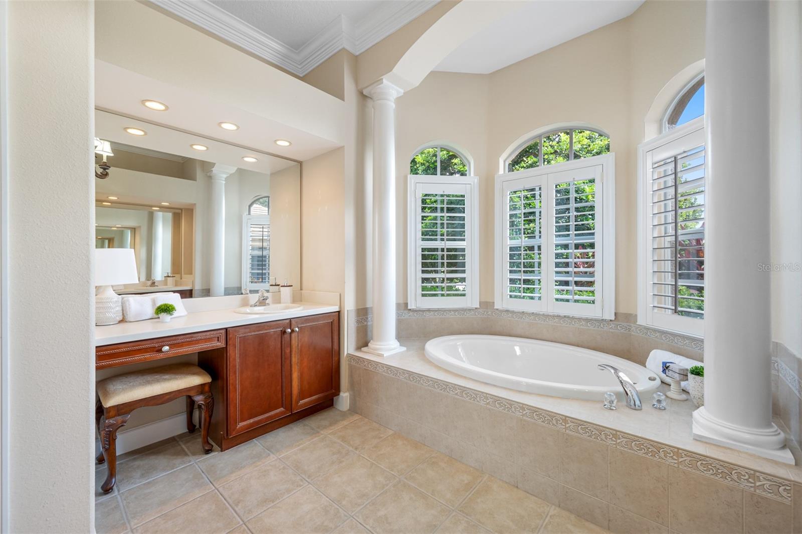 13039 THOROUGHBRED DR