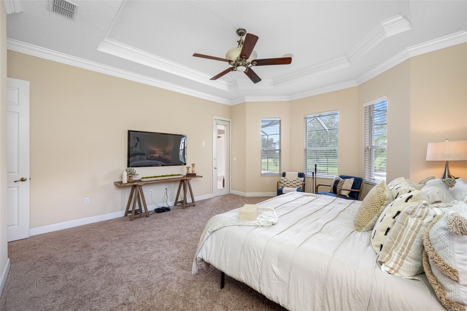 13039 THOROUGHBRED DR