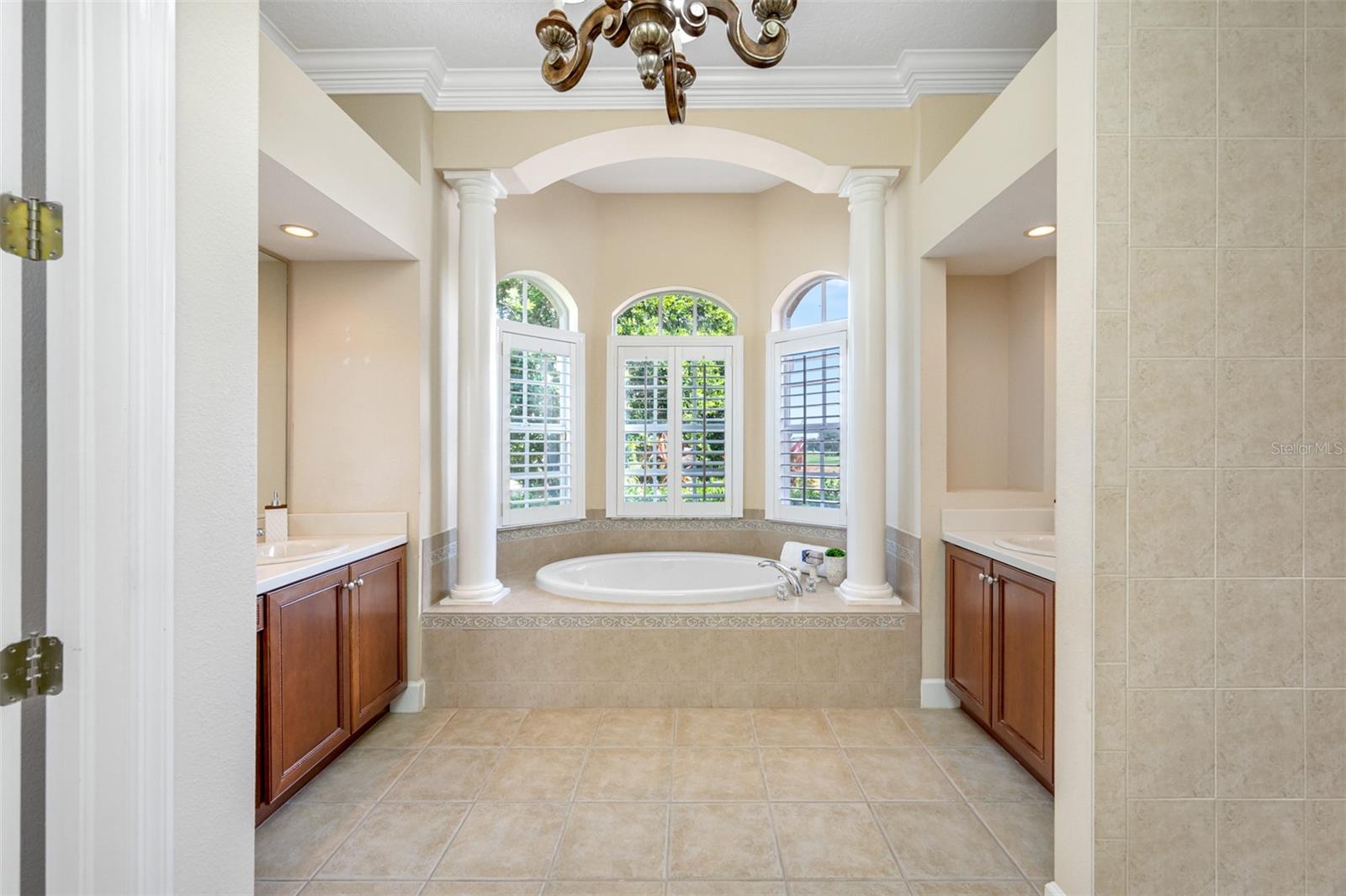 13039 THOROUGHBRED DR