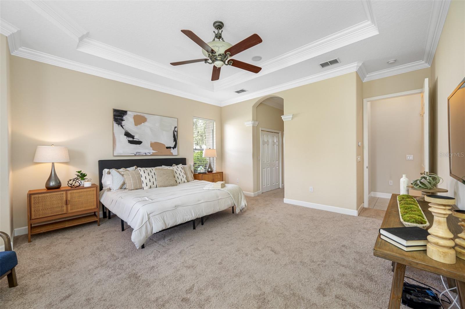 13039 THOROUGHBRED DR