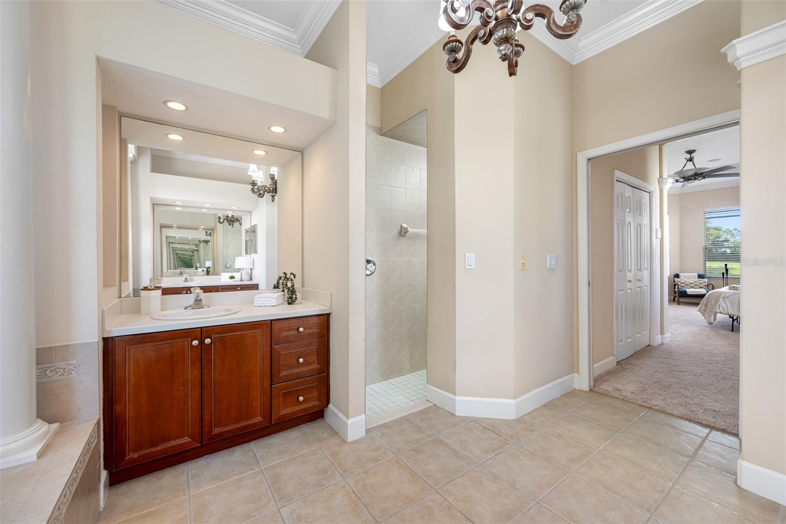 13039 THOROUGHBRED DR