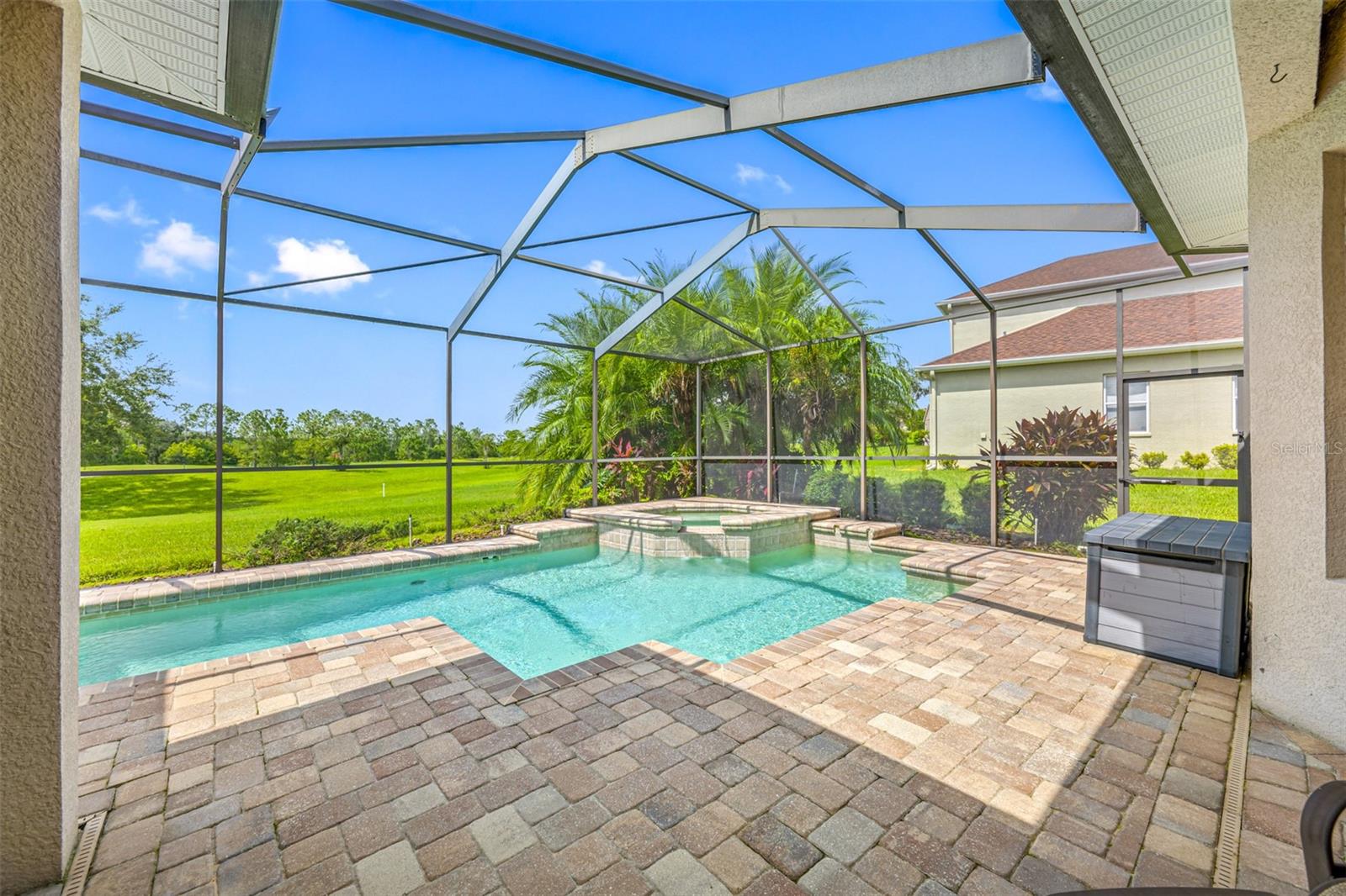 13039 THOROUGHBRED DR