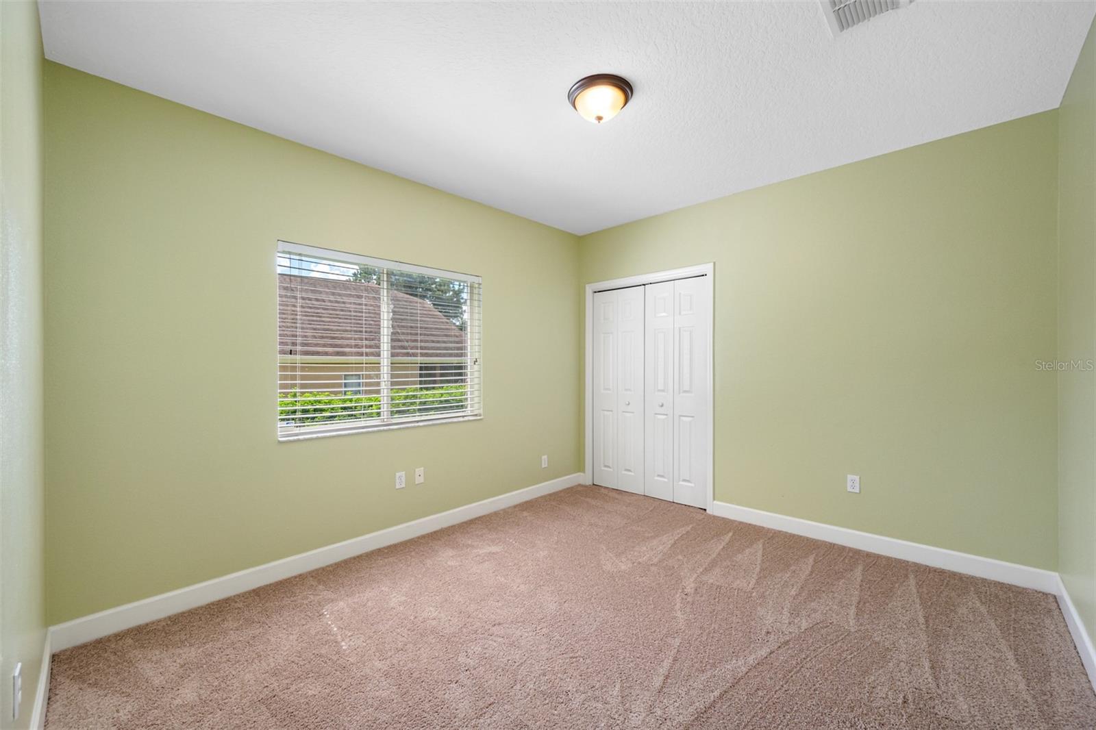 13039 THOROUGHBRED DR