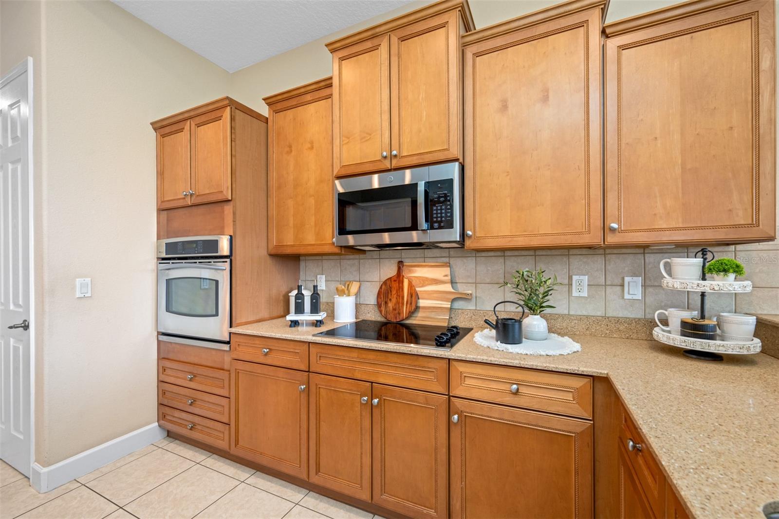 13039 THOROUGHBRED DR