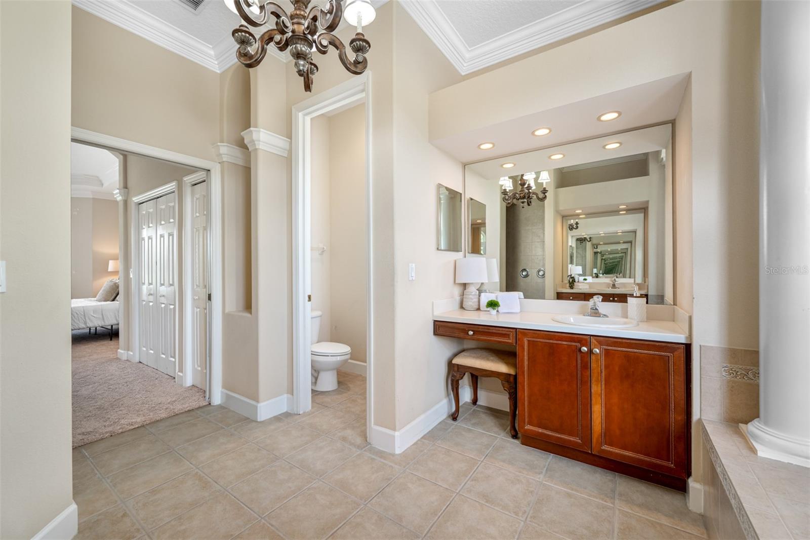 13039 THOROUGHBRED DR