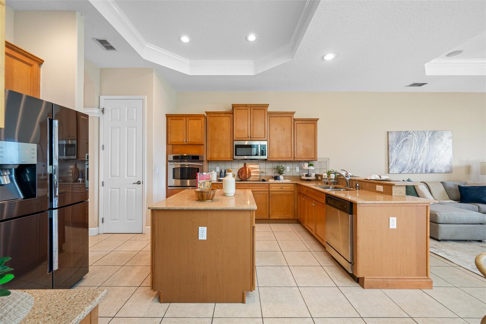 13039 THOROUGHBRED DR