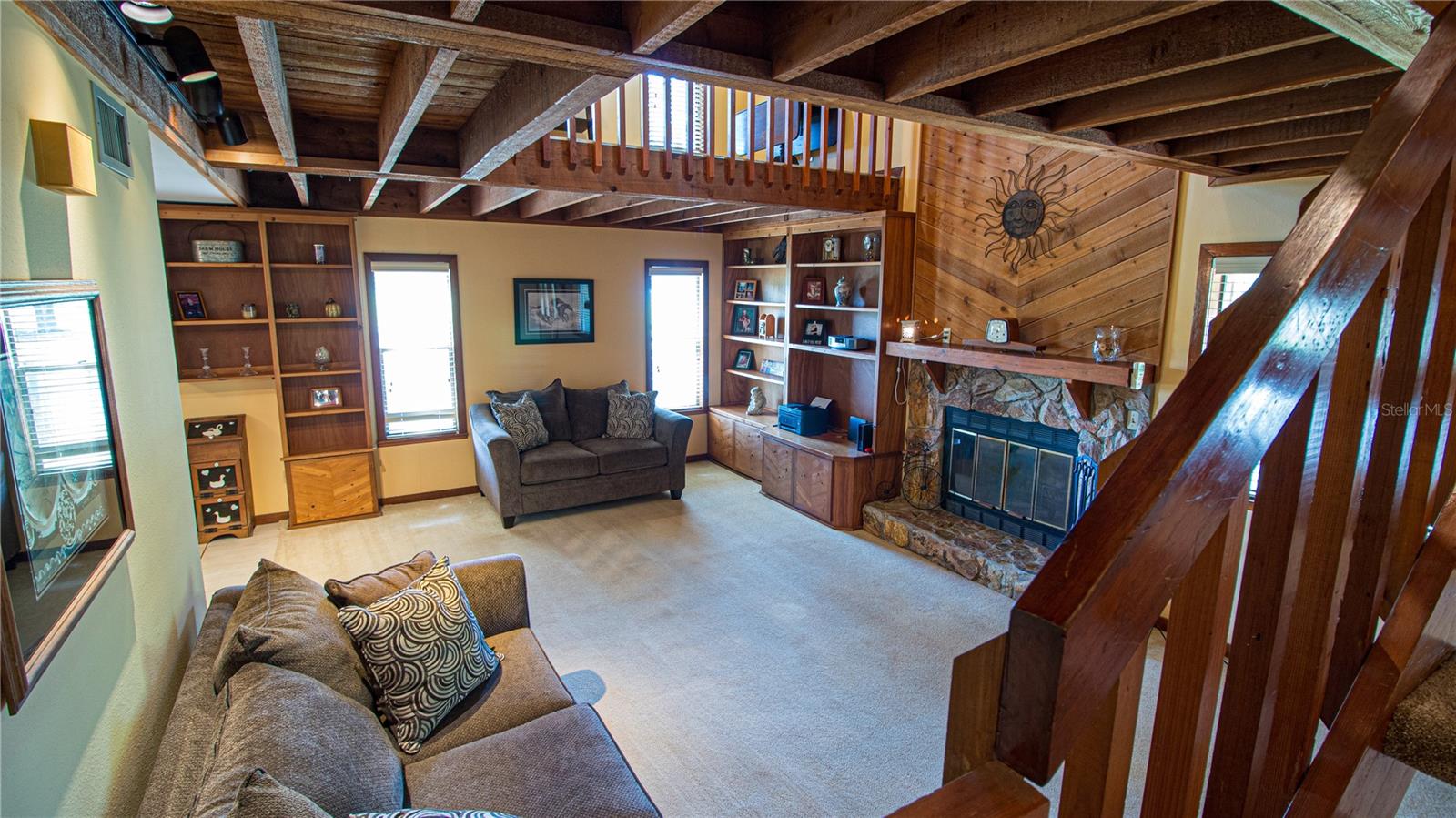1691 RIDGE TOP DR