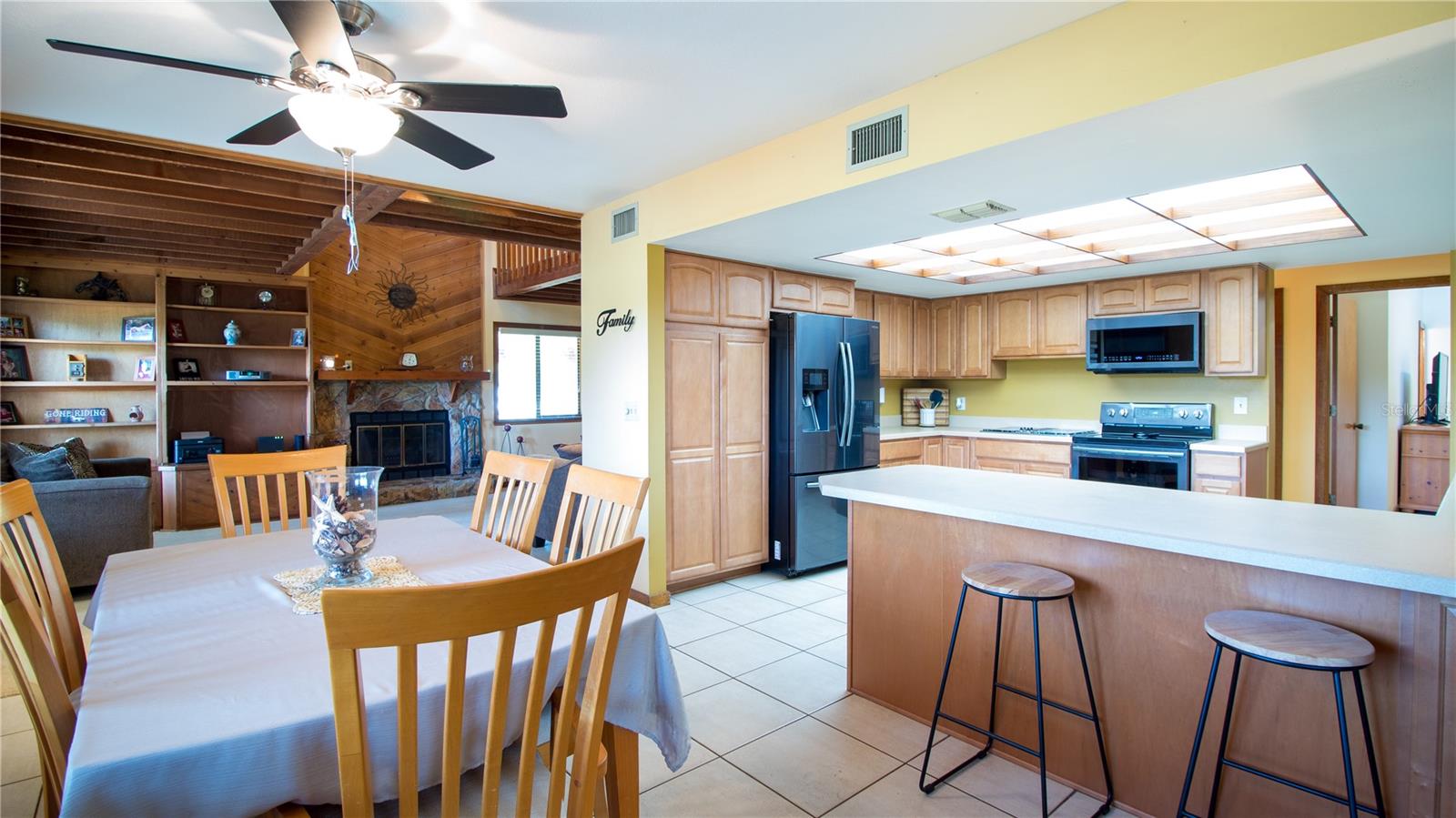 1691 RIDGE TOP DR