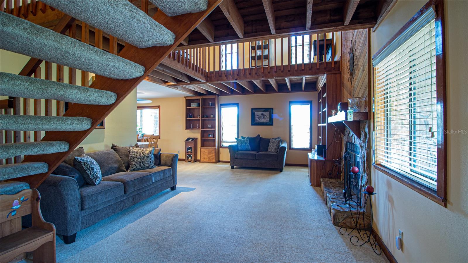 1691 RIDGE TOP DR