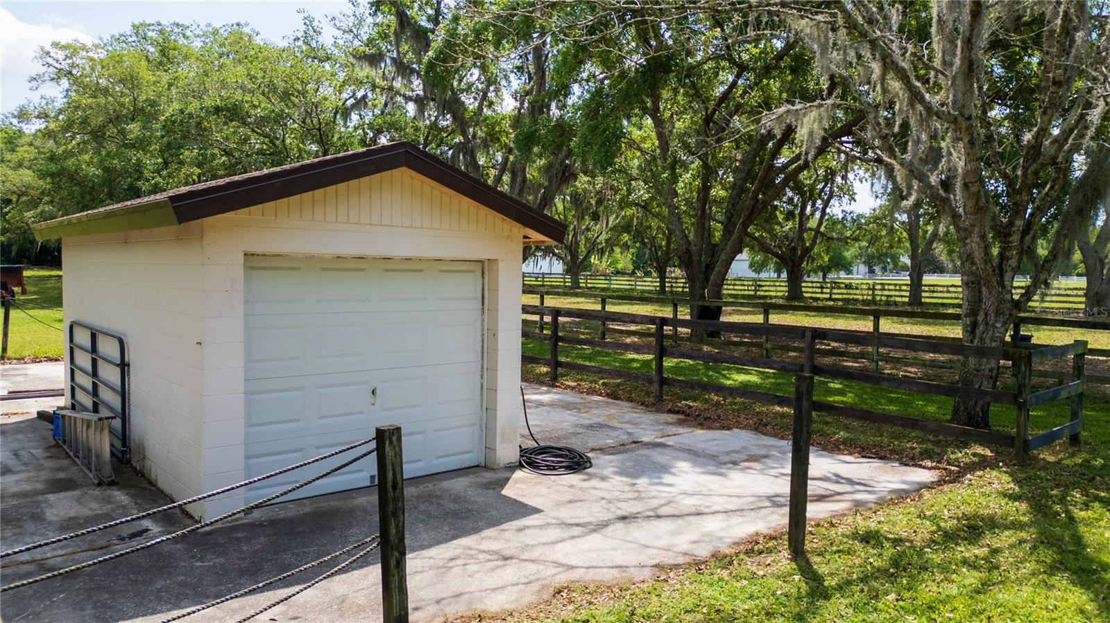 1691 RIDGE TOP DR