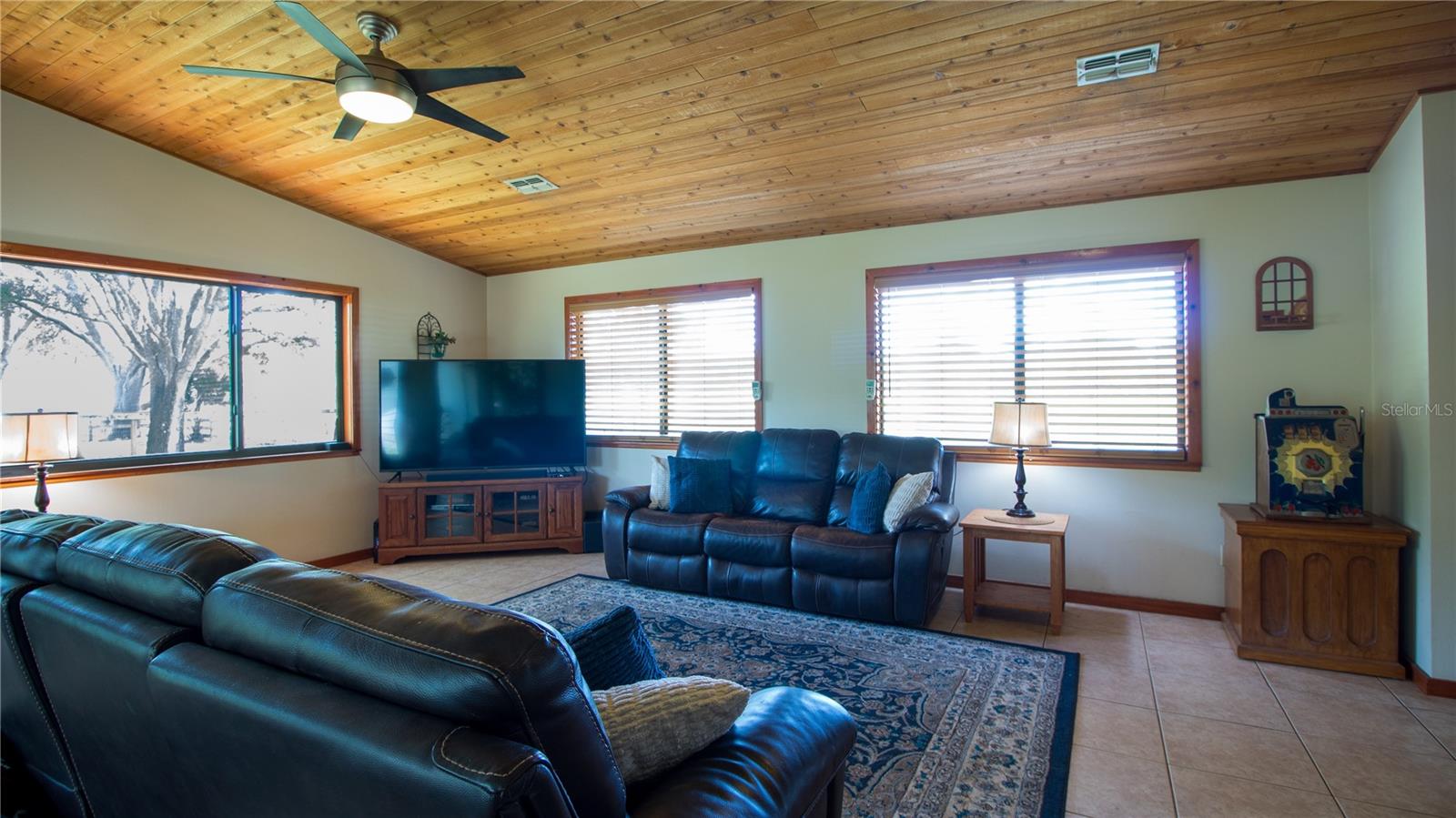 1691 RIDGE TOP DR